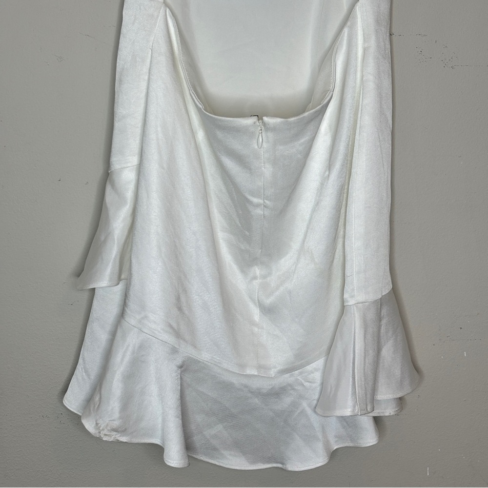 Lovers and Friends Open Back Ruffle Hem Sweetie Mini Dress in White Size M NWT - Picture 3 of 16